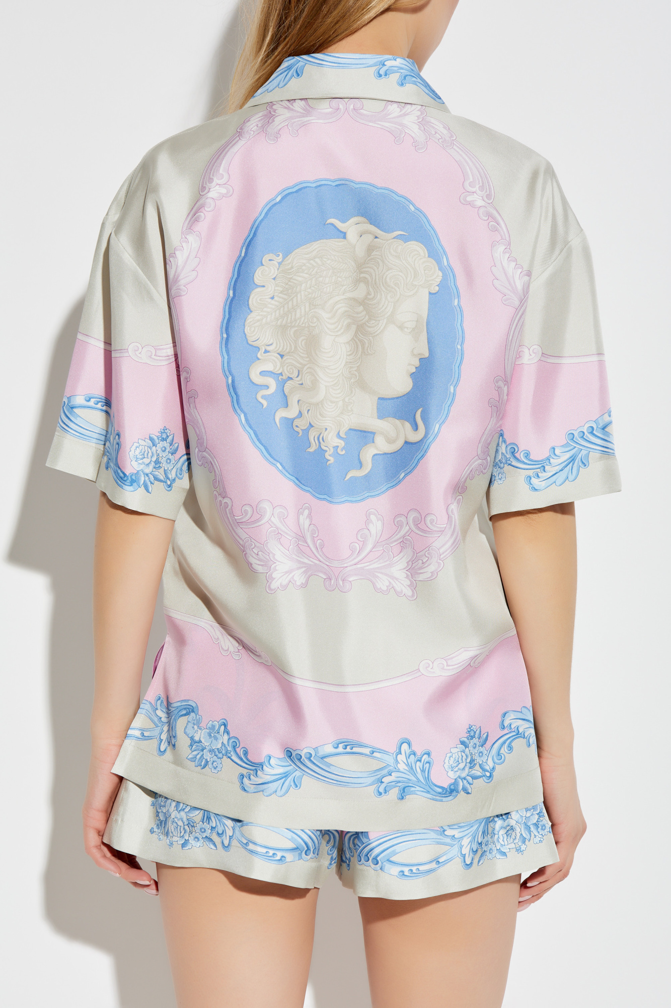 ✨VERSACE silk100% ブラウス✨ 　　　　✨サマー特価✨ ✨VERSACE silk100% ブラウス✨ ✨サマー特価✨
